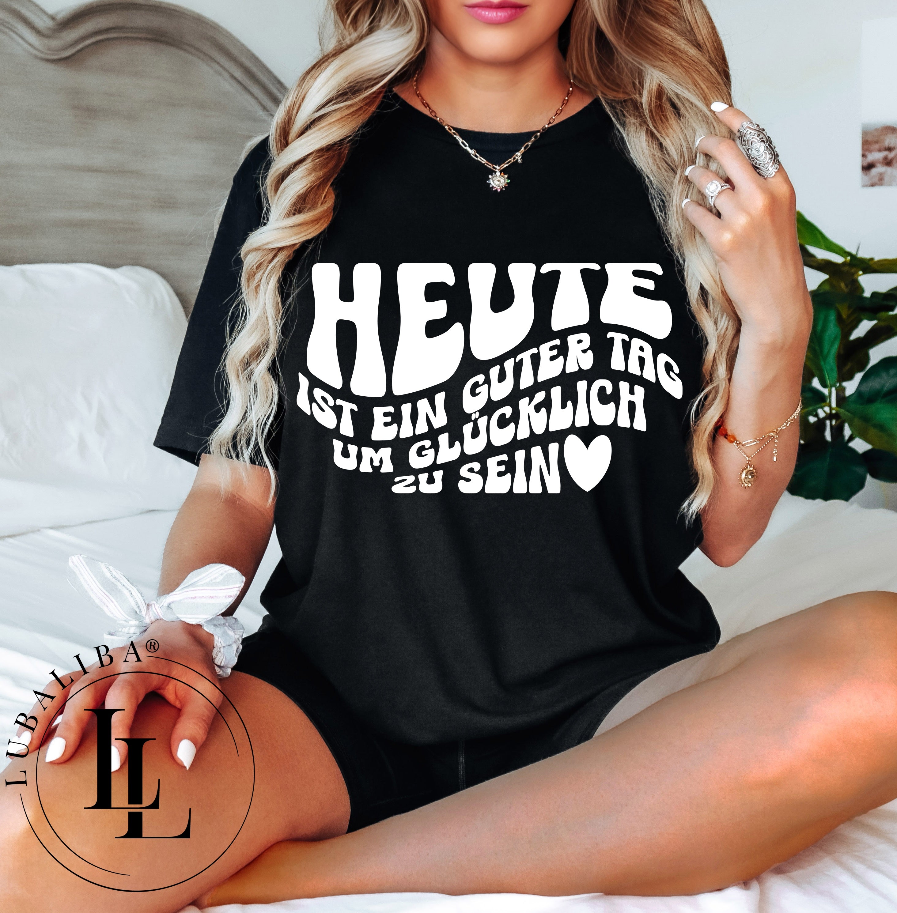 T-Shirt Noir "AUJOURD'HUI EST UN BON JOUR POUR ÊTRE HEUREUX" Art No.: DJK